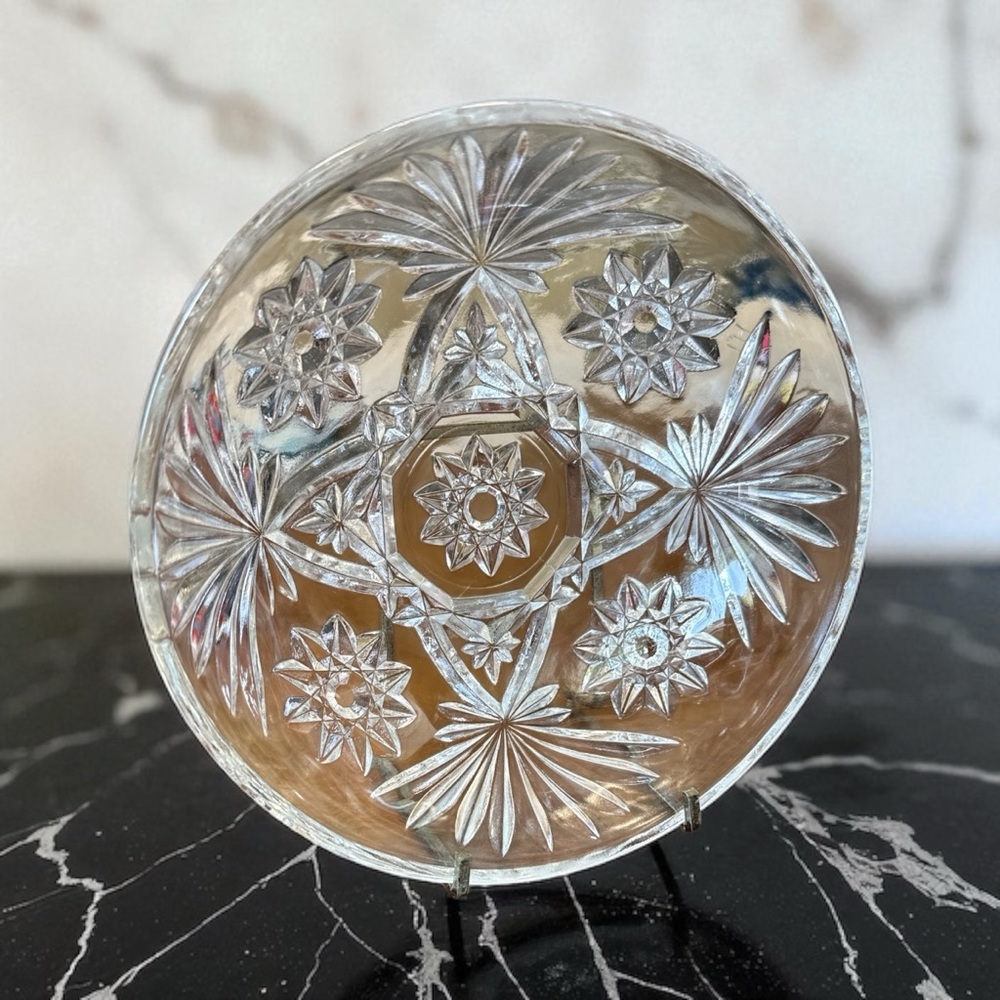Elegant Floral Cut Glass Bowl - Picture 4 of 4
